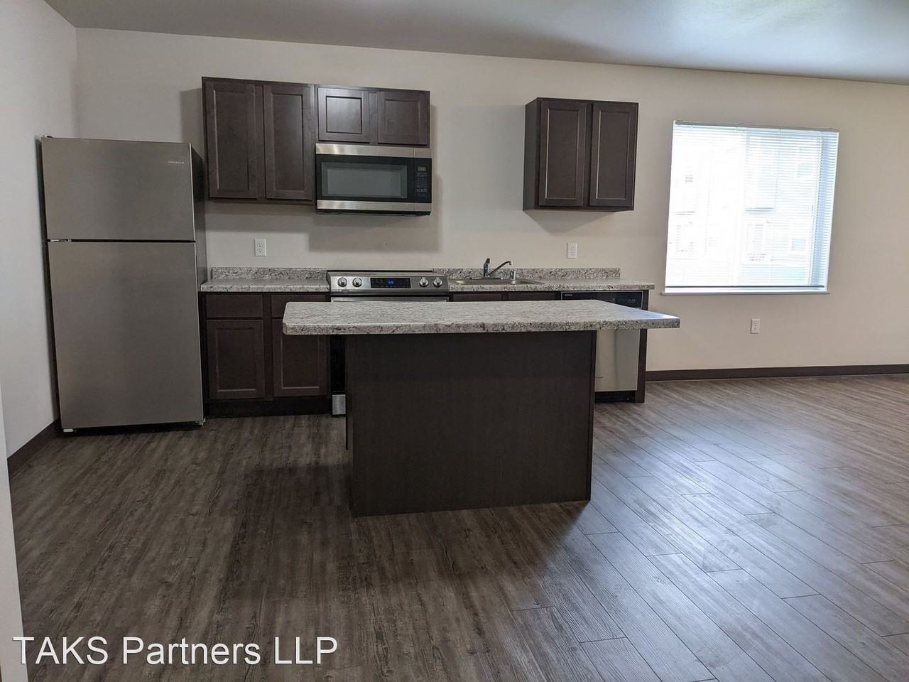 Park West apartments - Photo 2 of 15
