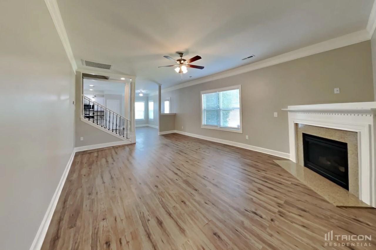 4293 Lochurst Dr - Photo 3 of 17