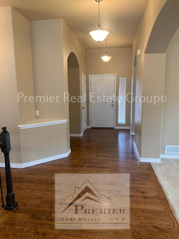 5948 Revelstoke Dr - Photo 2 of 21