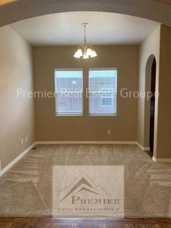 5948 Revelstoke Dr - Photo 6 of 21