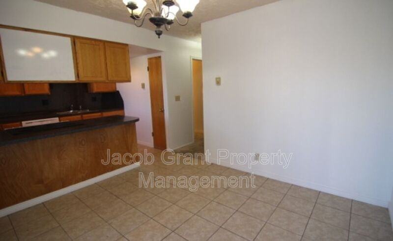 545 May St - Photo 4 of 19