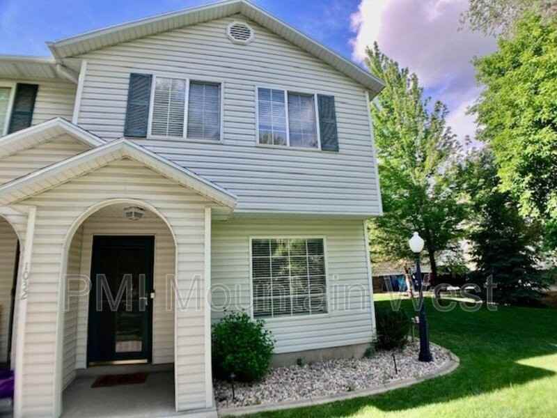 1032 Riverbend Ln - Photo 2 of 50