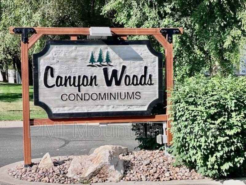 1032 Riverbend Ln - Photo 3 of 50