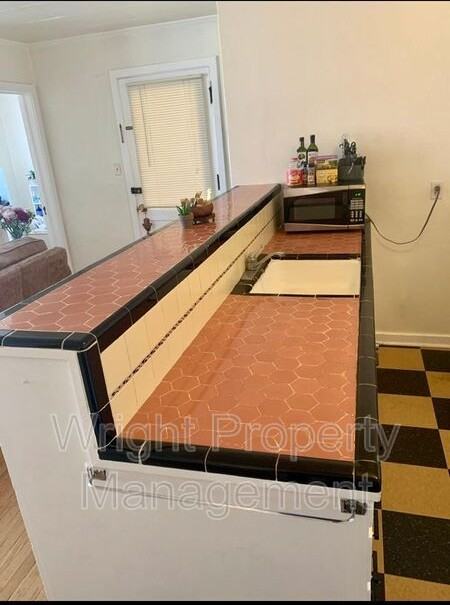 1515 W Jefferson St #6 - Photo 2 of 8