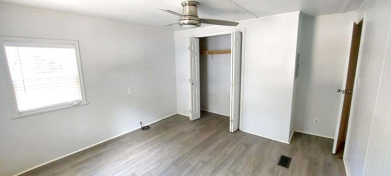 901 Louis Ln - Photo 3 of 11