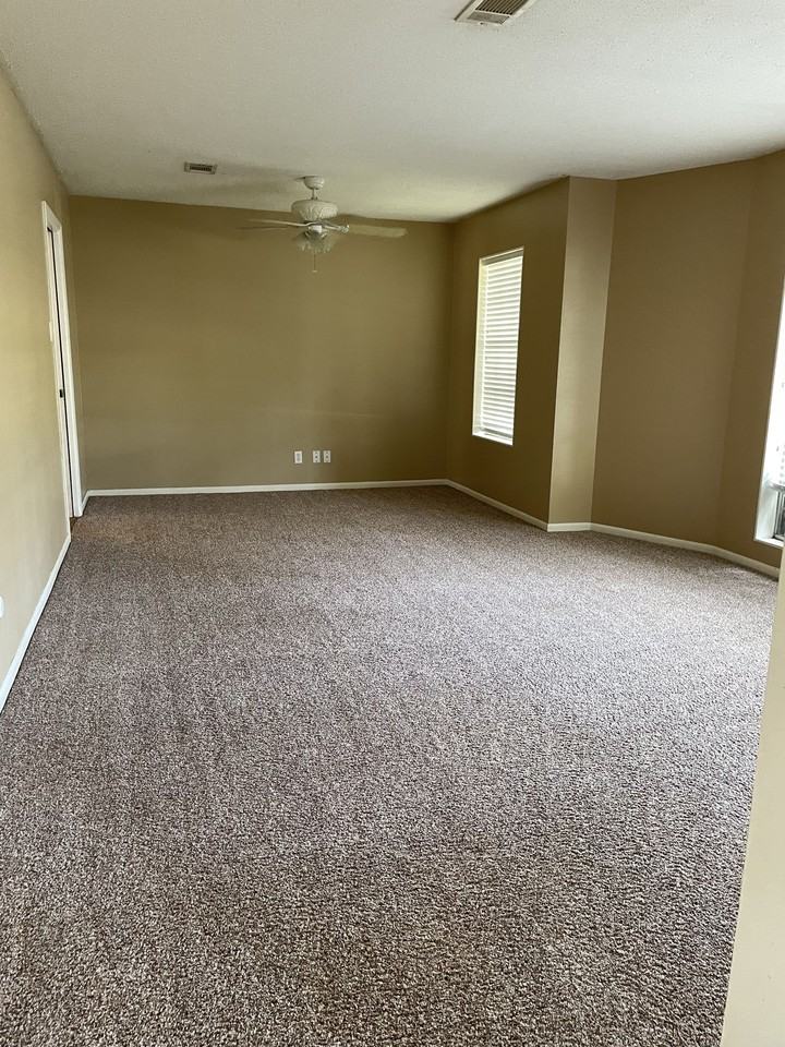 3020 Lawrence Ave - Photo 3 of 18