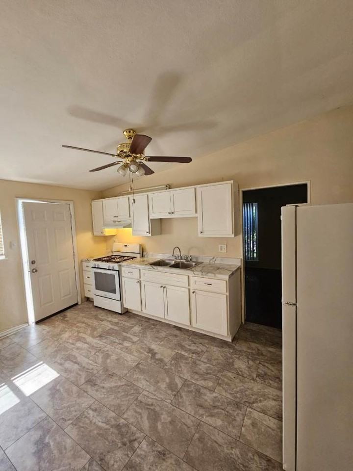 9456 Calwood Dr - Photo 3 of 10