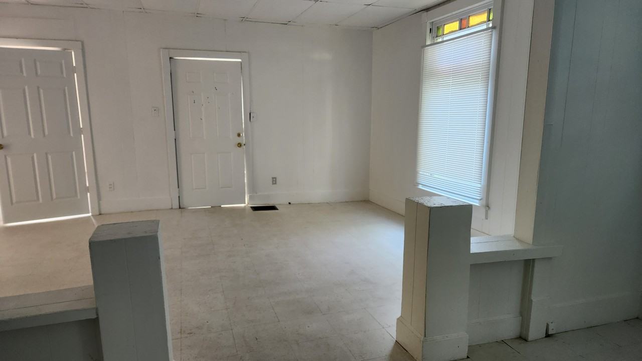 1355 N College St - Photo 2 of 8