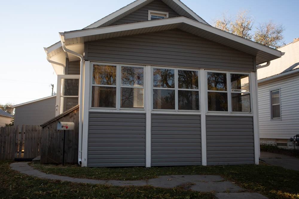 1137 Claremont St - Photo 3 of 30