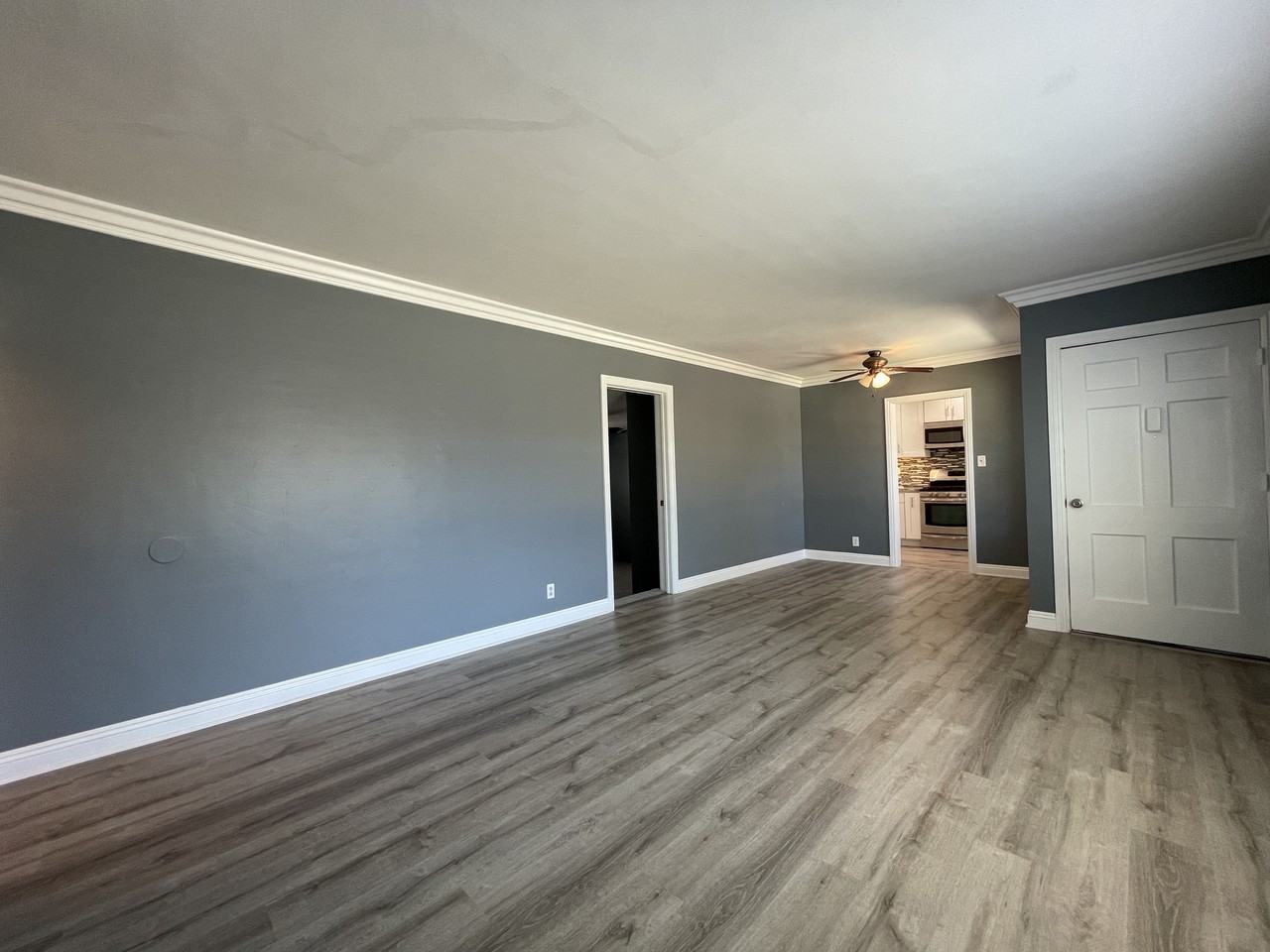 4552 Howard Ave - Photo 3 of 16