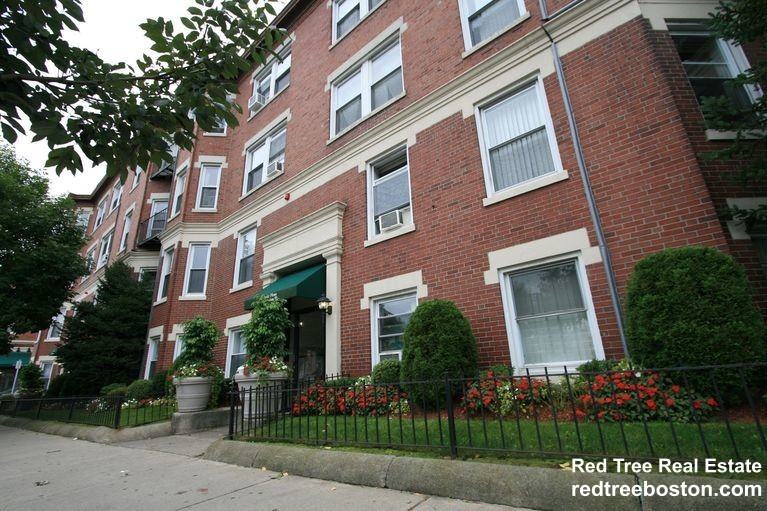 512 Cambridge St #3 - Photo 2 of 4