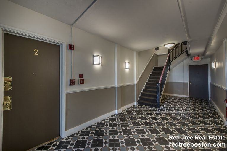 512 Cambridge St #3 - Photo 3 of 4