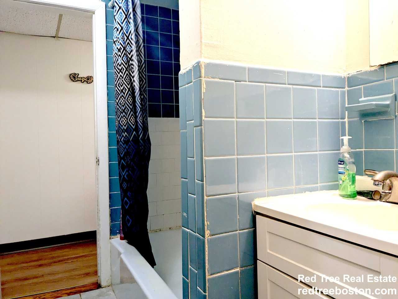 1131 Commonwealth Ave #A - Photo 7 of 8