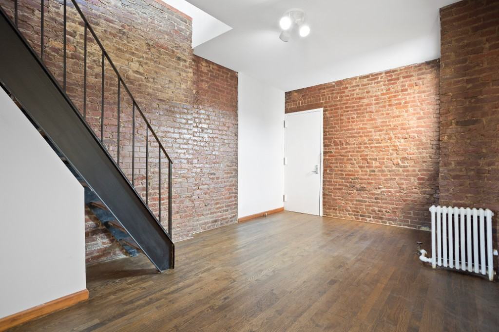 410 E 13th St #1B - Photo 2 of 4