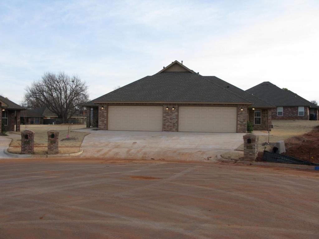 11613 Surrey Villas Ct - Photo 2 of 6
