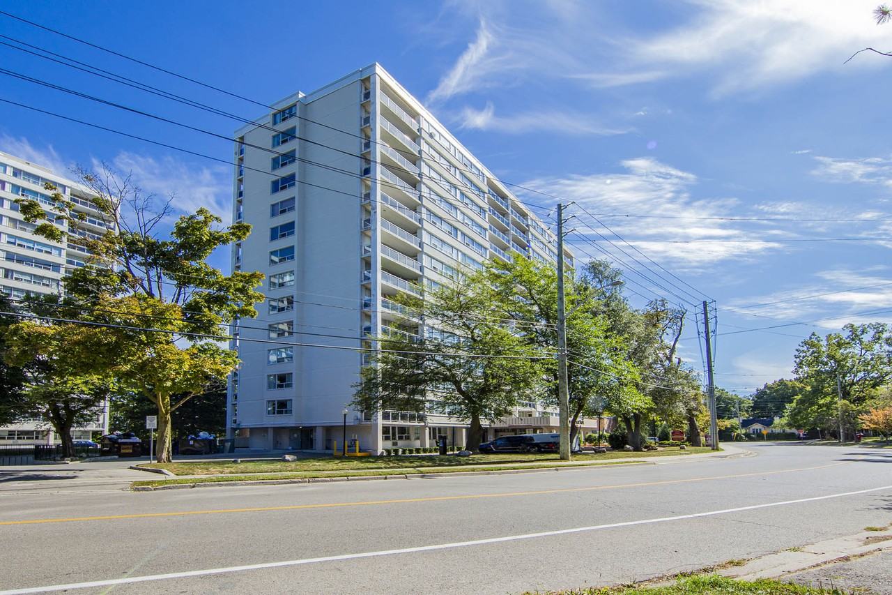 Park Terrace I 199 Queen Mary Dr, Oakville, ON L6K 3K7 Apartment
