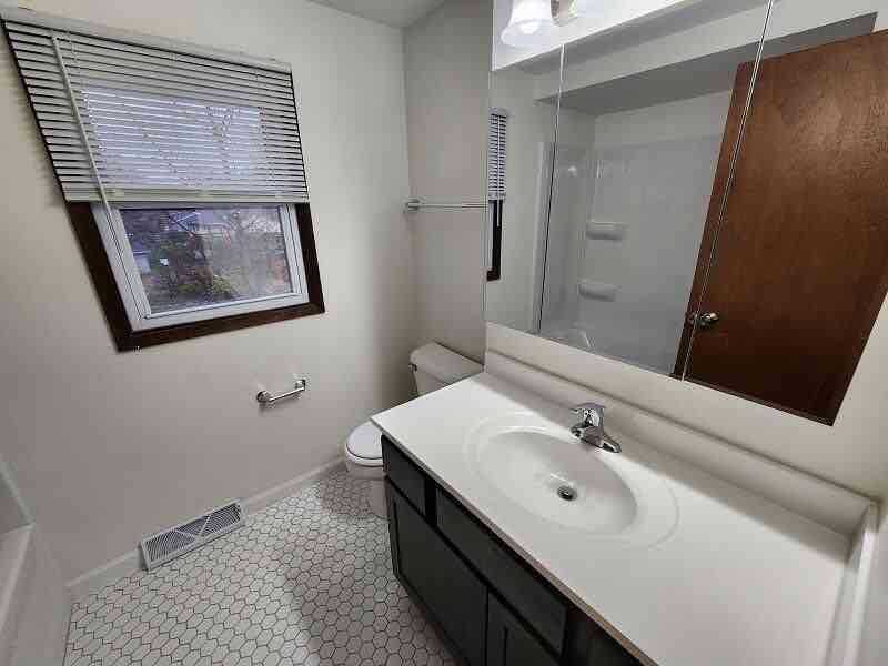 111 Johnston Dr - Photo 3 of 4