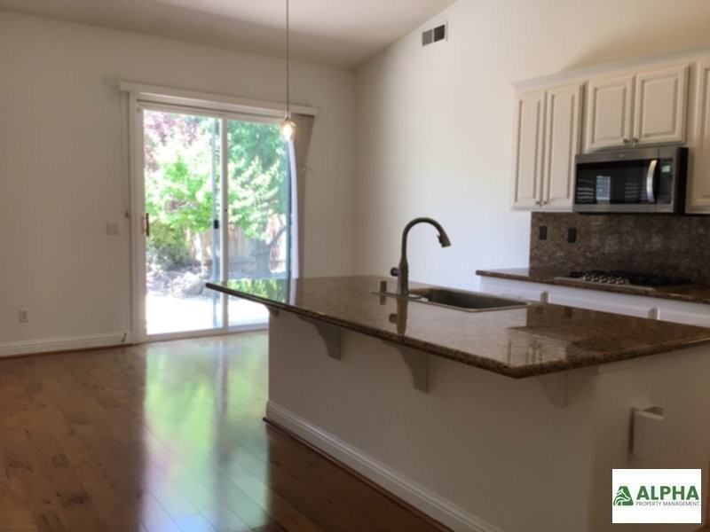 1721 Edgemore Ave - Photo 3 of 14