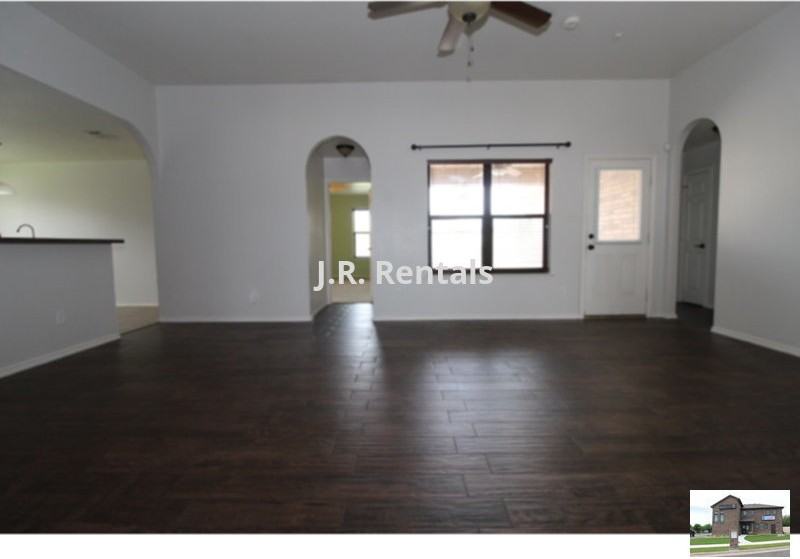 10004 Diana Dr - Photo 3 of 49