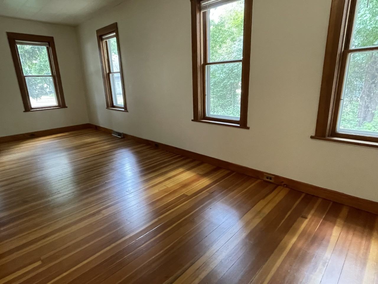 230 E Pearl St #NA - Photo 2 of 10