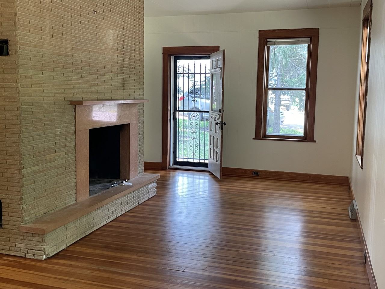 230 E Pearl St #NA - Photo 3 of 10