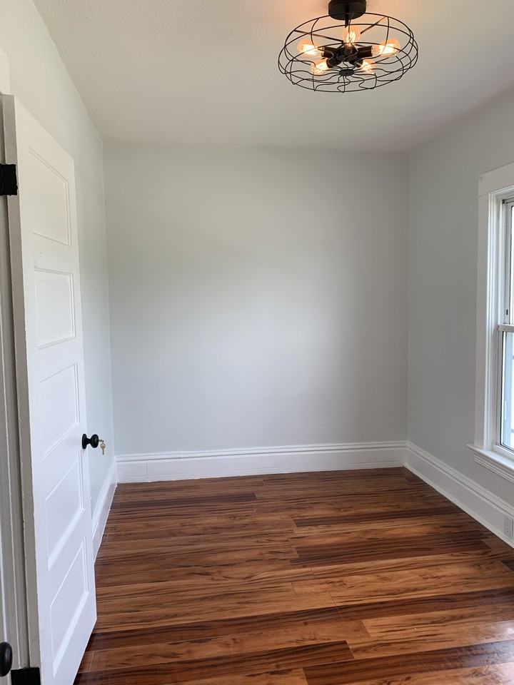 517 Emerald Ave Ne #NA - Photo 2 of 15