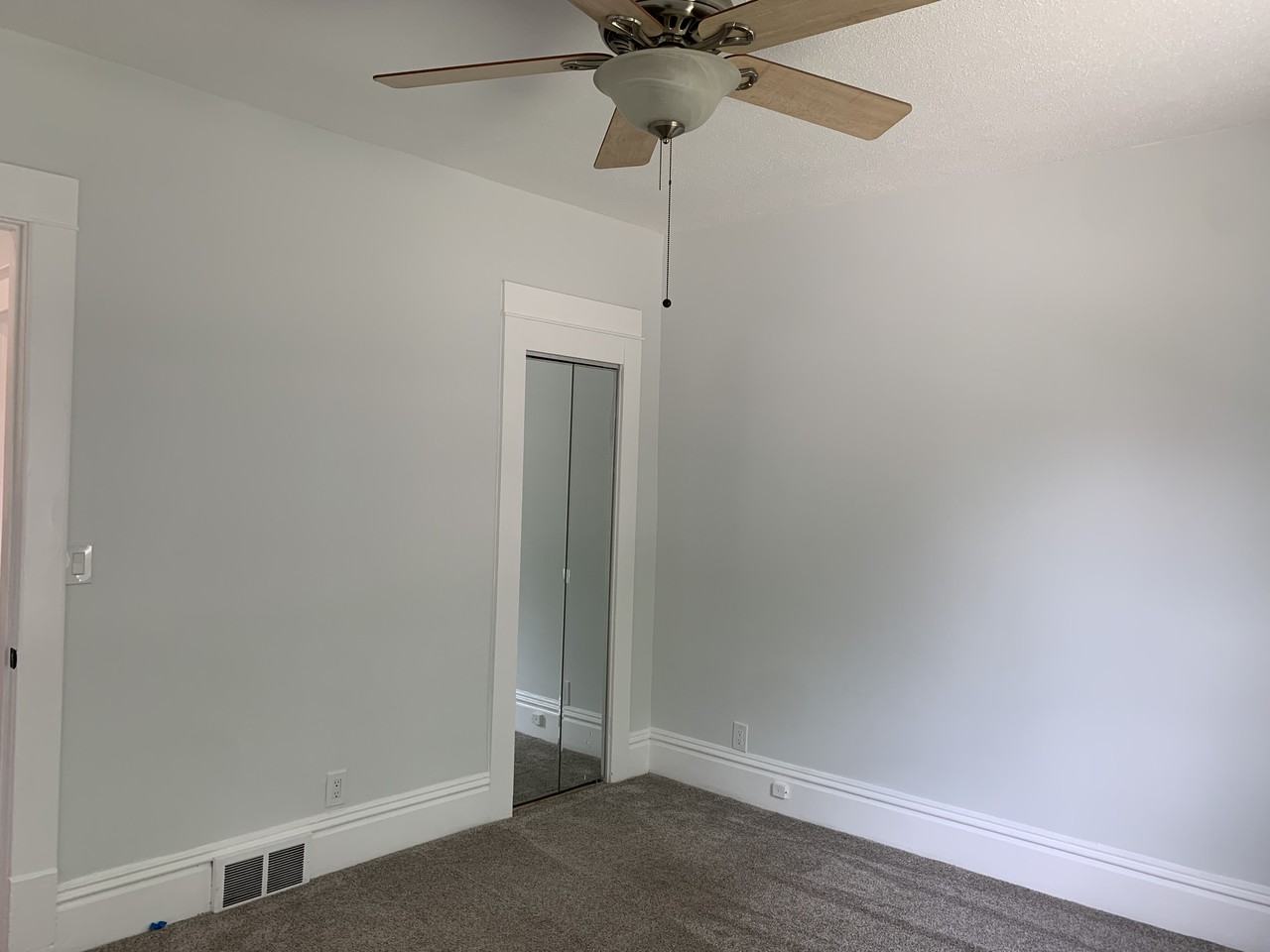 517 Emerald Ave Ne #NA - Photo 3 of 15