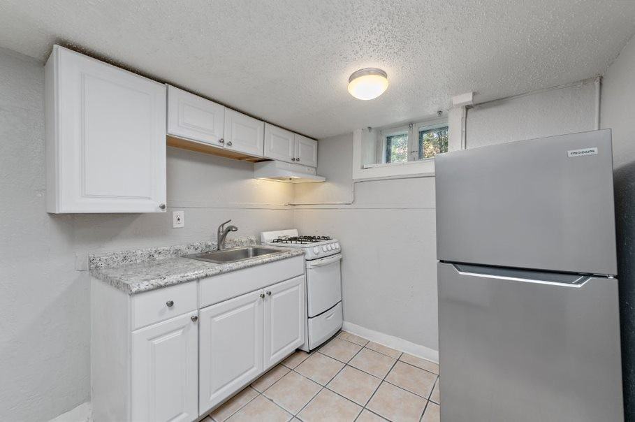 4035 Charlotte St #4039 - Photo 2 of 22