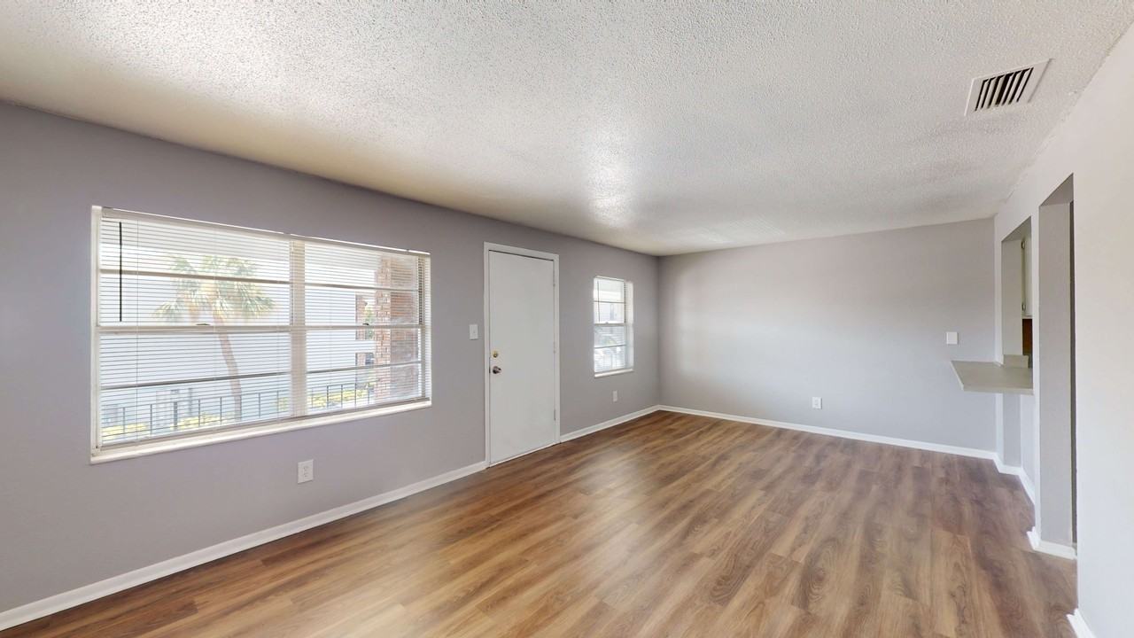 Lakeland Manor Apartment Homes - Photo 5 of 17