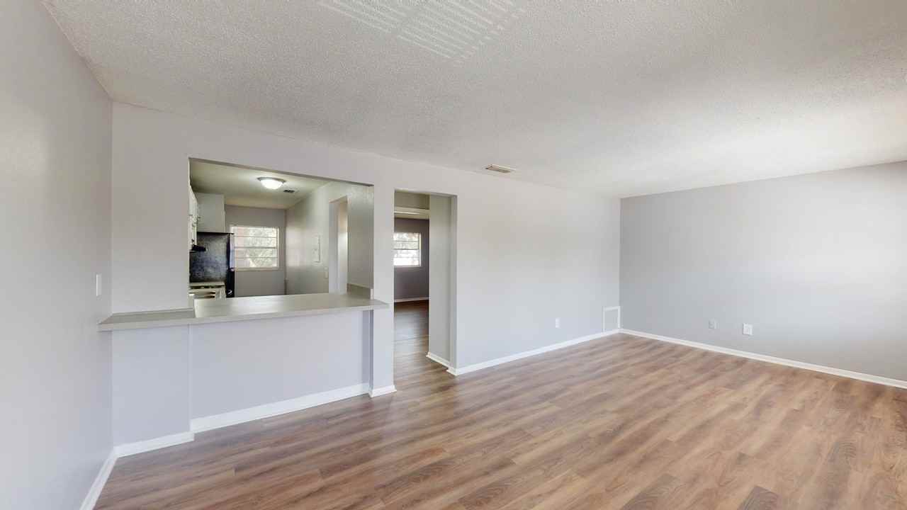 Lakeland Manor Apartment Homes - Photo 4 of 17