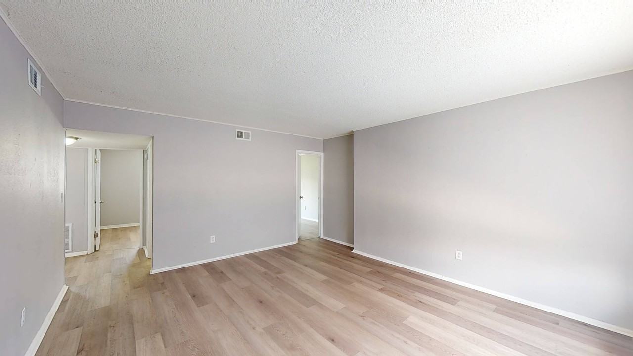 Lakeland Manor Apartment Homes - Photo 6 of 17