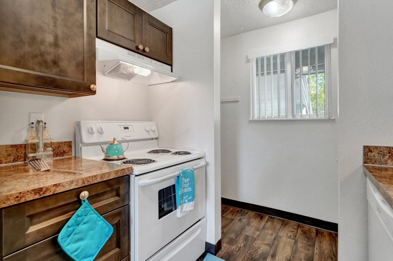 Karens Korner Apartments - Photo 4 of 25