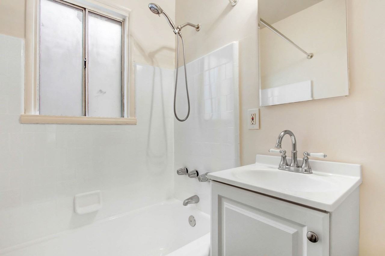 Oxford Avenue Apartments II - Photo 5 of 5