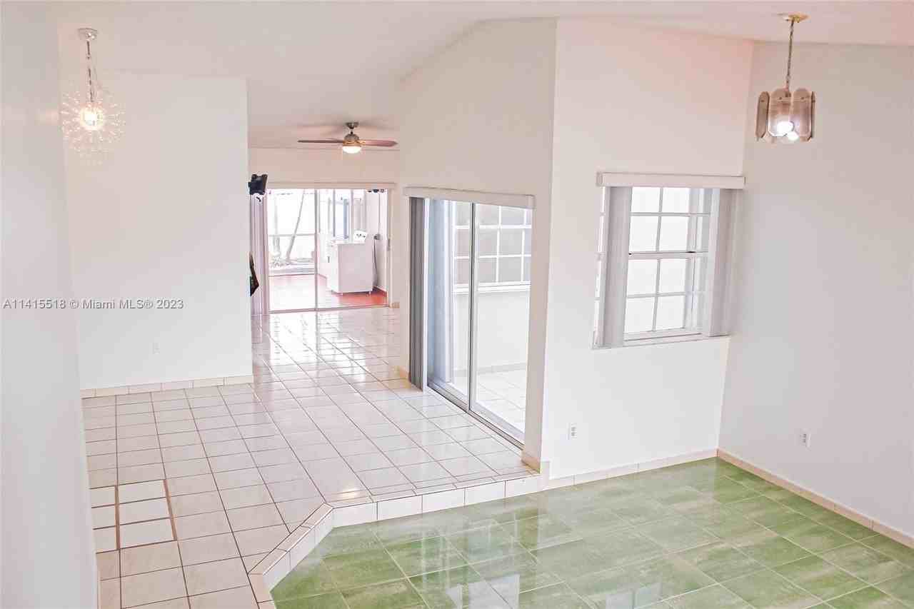 14226 Sw 48th Ter #14226 - Photo 3 of 8