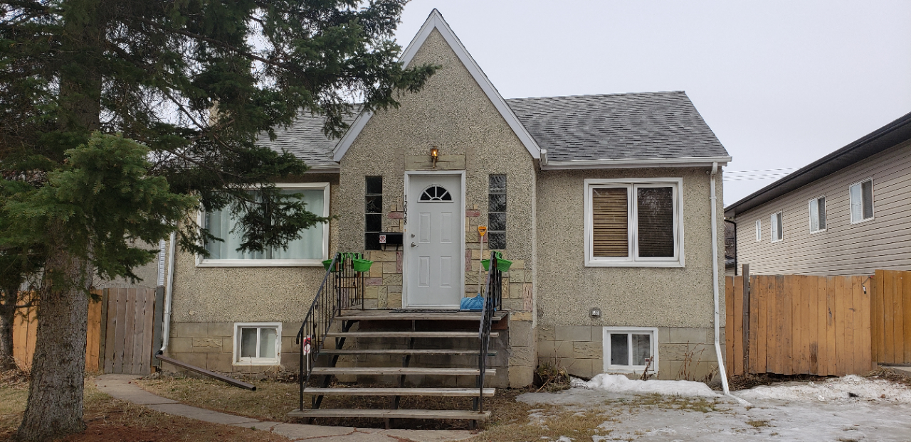 12028 105 Street, Edmonton, AB T5G 2N5 4 Bedroom House for 1,800/month