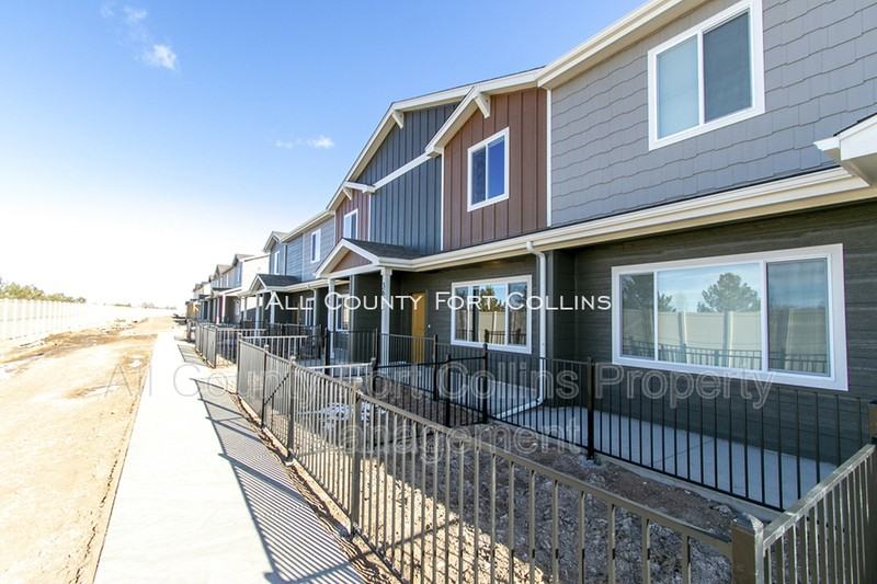 3602 Ronald Reagan Ave - Photo 2 of 21