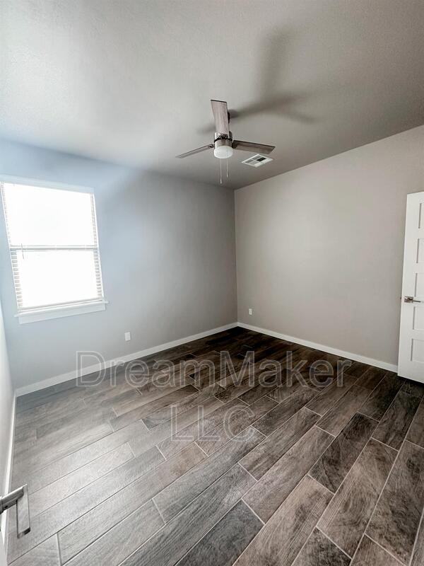 5193 Red Maple Ave - Photo 3 of 8