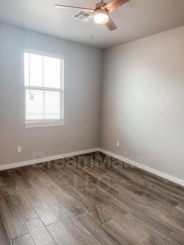 5193 Red Maple Ave - Photo 4 of 8