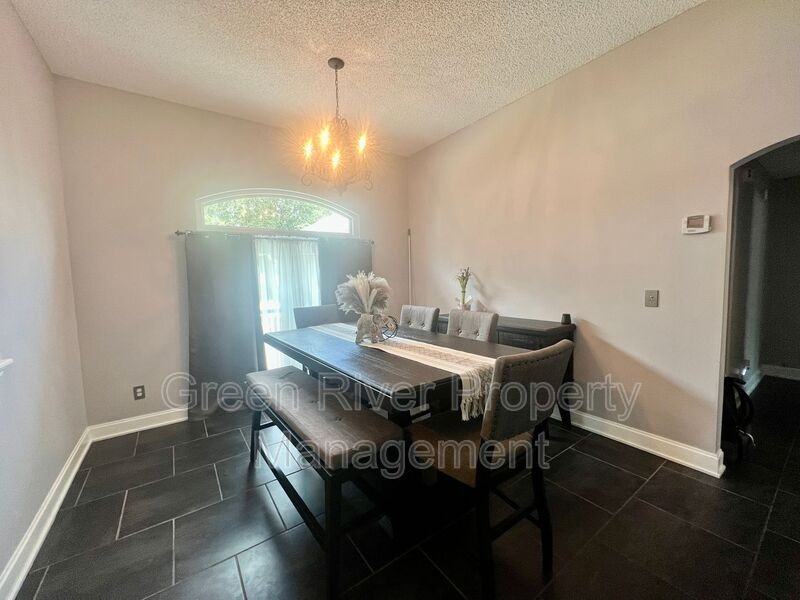 3352 Shelley Dr - Photo 6 of 50