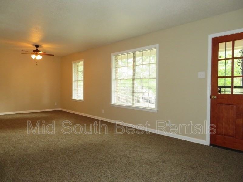 3075 Darby St - Photo 2 of 8