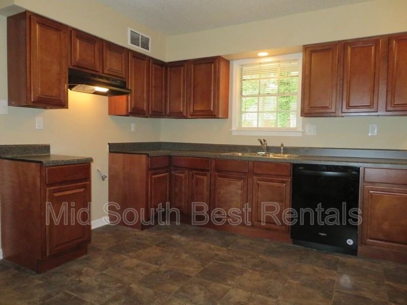 3075 Darby St - Photo 3 of 8