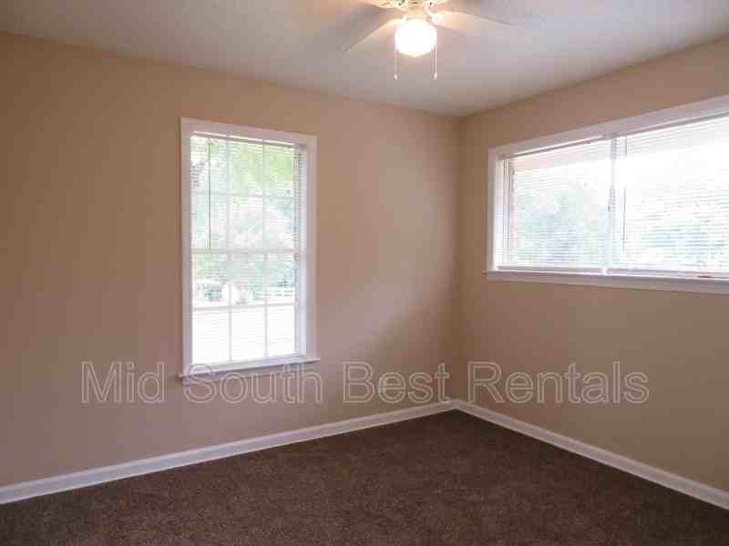 3075 Darby St - Photo 5 of 8