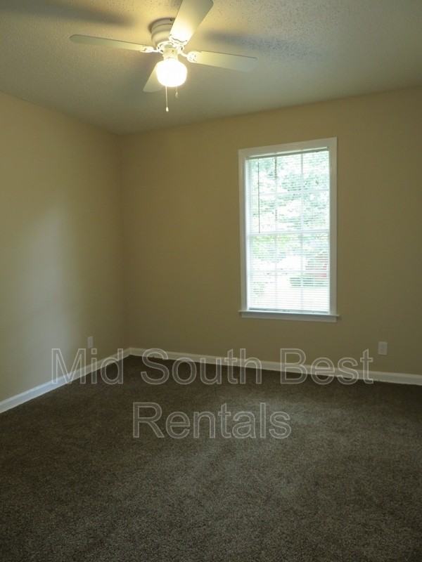 3075 Darby St - Photo 6 of 8