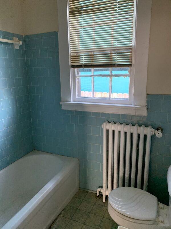 721 E Gladstone Ave - Photo 2 of 9