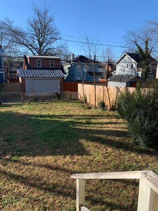 721 E Gladstone Ave - Photo 3 of 9