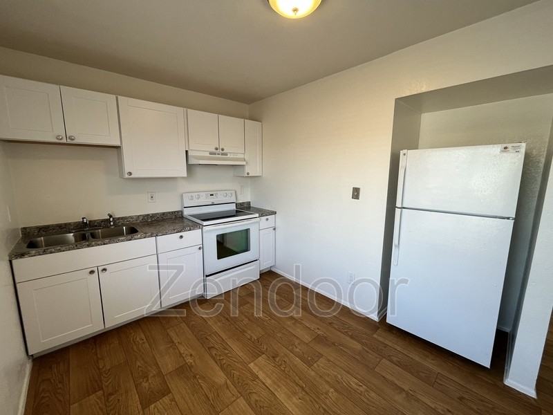 801 S Montezuma Ave #3 - Photo 2 of 15