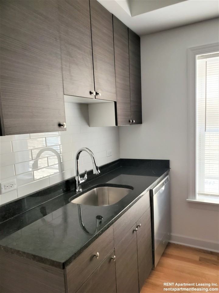 W Pratt Blvd #2I - Photo 2 of 13