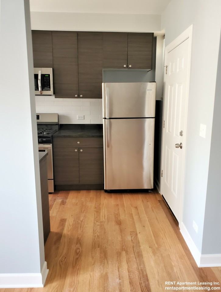 W Pratt Blvd #2I - Photo 3 of 13