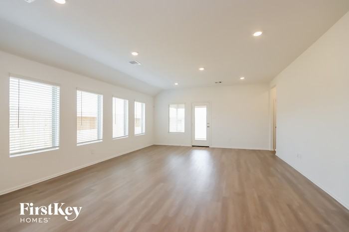 22136 Juniper Crossing Dr - Photo 3 of 15