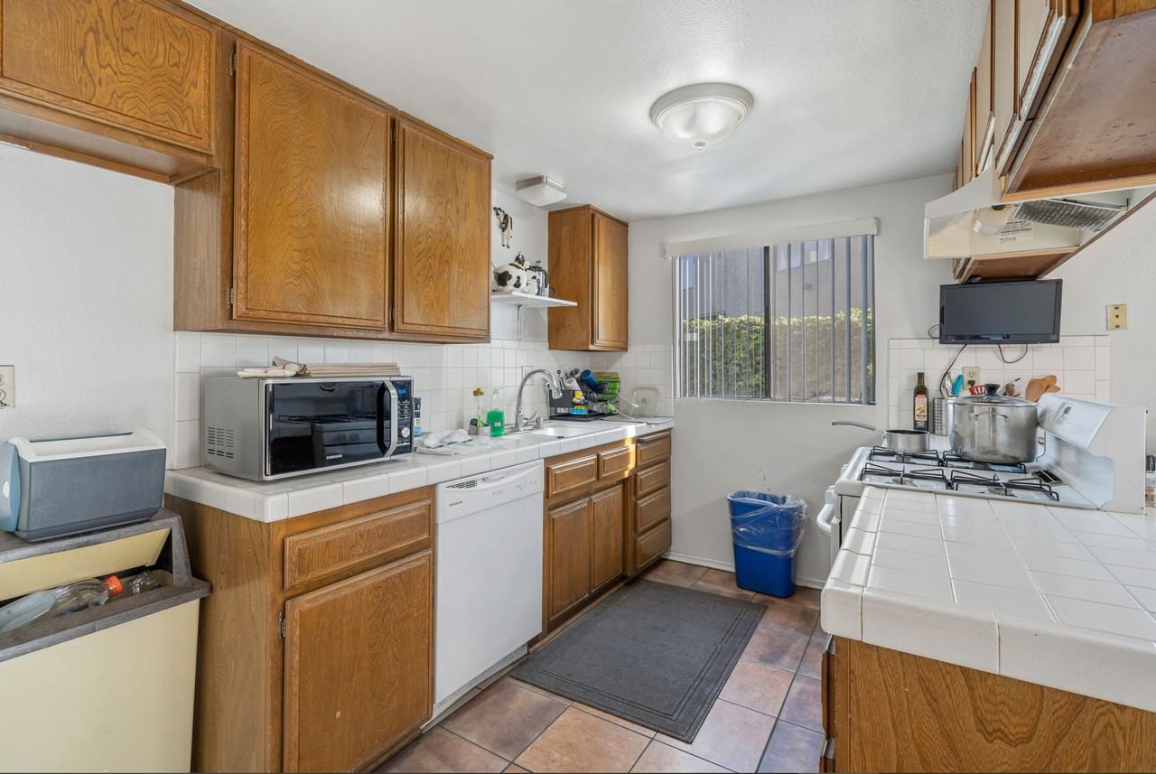 1553 Dennis Pl #A - Photo 3 of 10